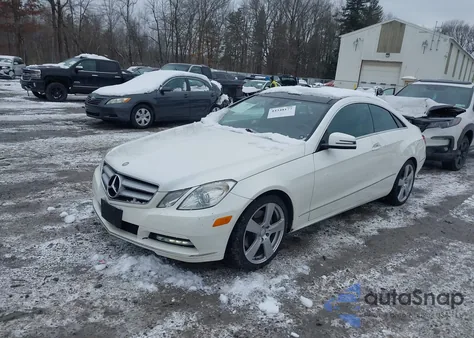 2013 Mercedes-Benz E 350 z USA, uszkodzony, nr VIN WDDKJ5KB0DF198623